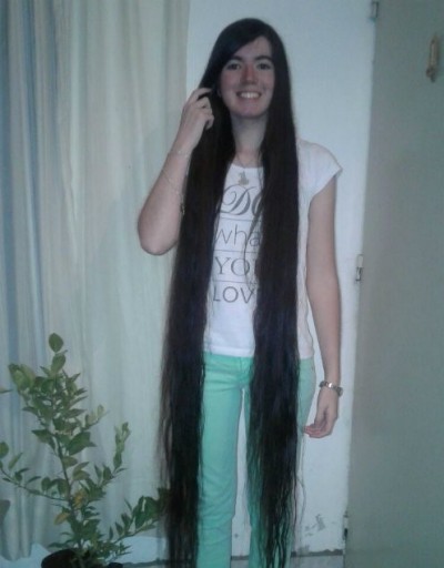 1205 1 في سر في تطويل شعرها كده -اطول شعر في العالم خديجة سليم