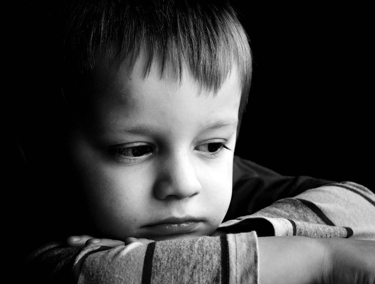 8360 2 صورة طفل حزين، كلام وعبارات عن حزن الاطفال مؤثره ومعبره جدا مرام